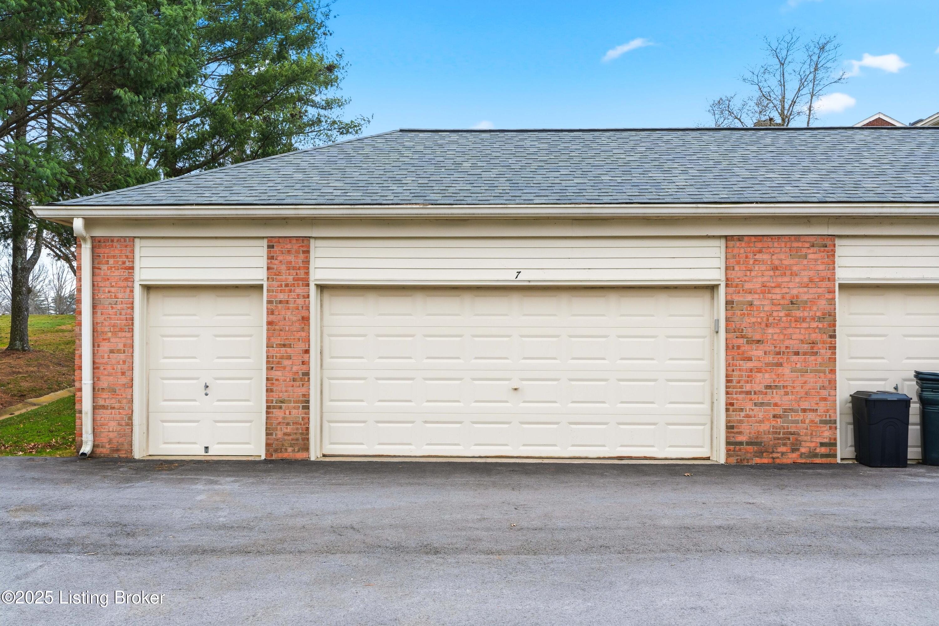 7 Riding Ridge Road Prospect, KY 40059 - Photo 39 of 41 Garage