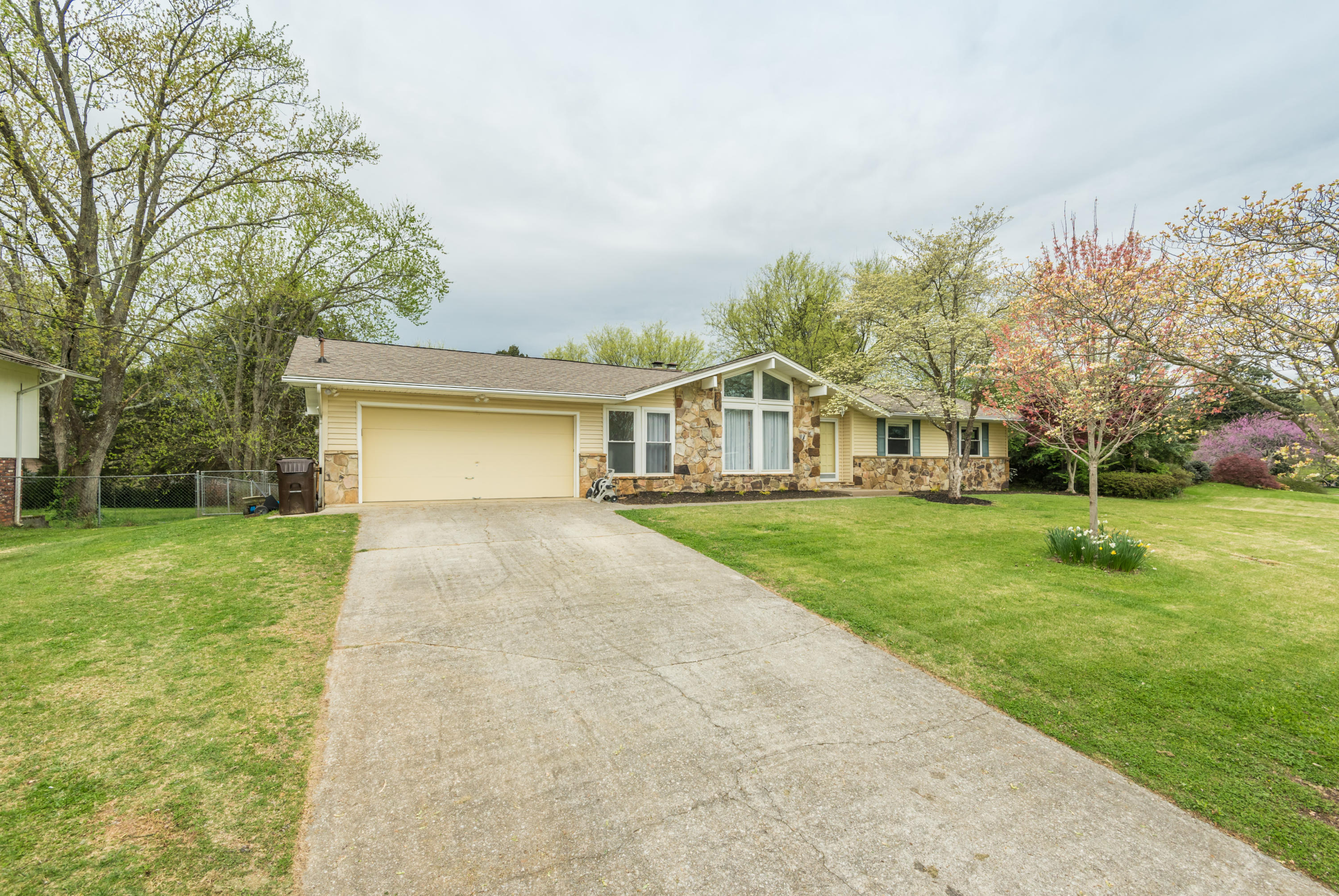 1009RoderickRd