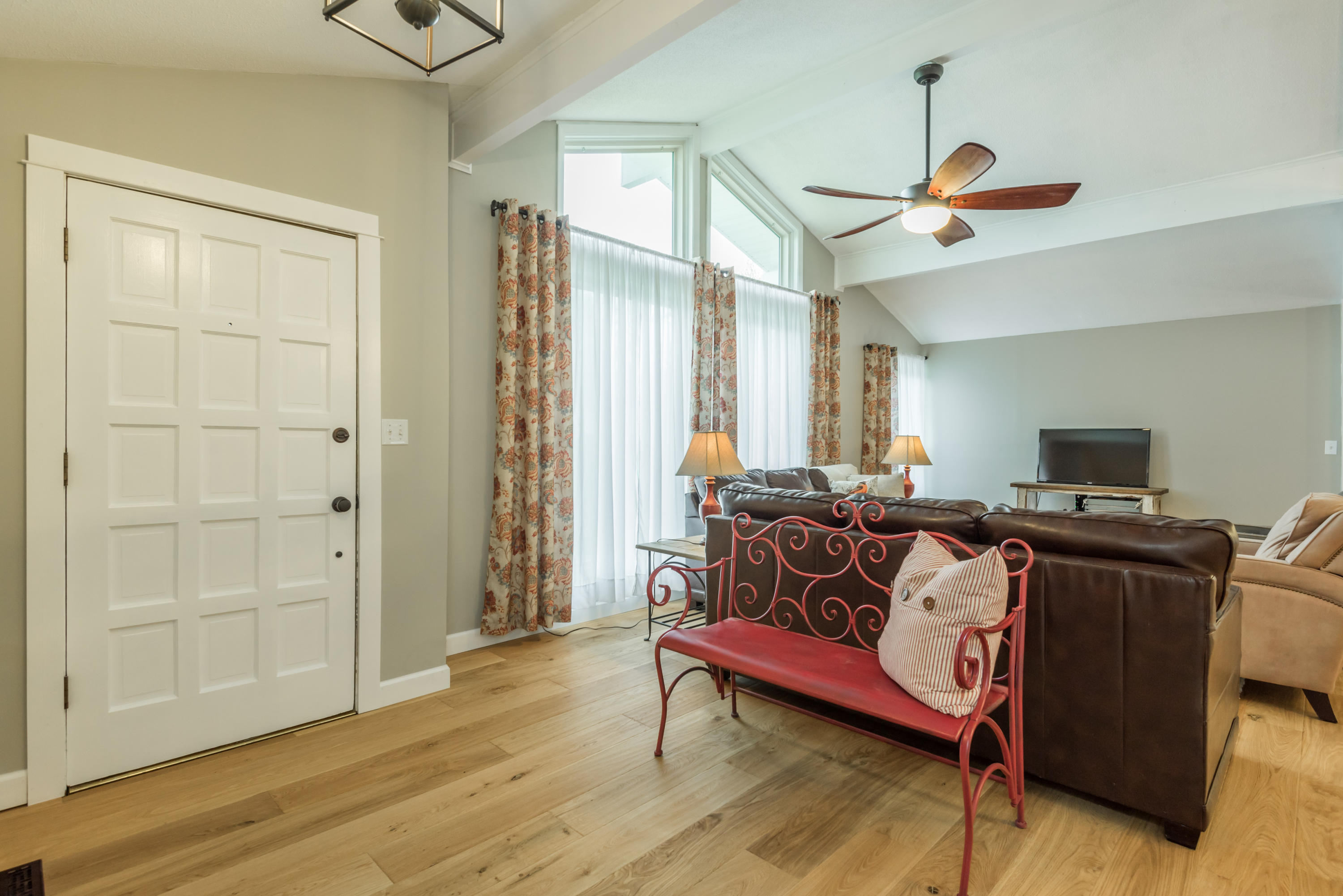1009RoderickRd-11