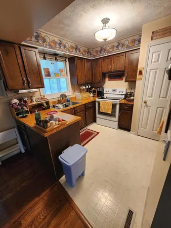 $299,900 | 936 James Street, Plainwell, MI 49080