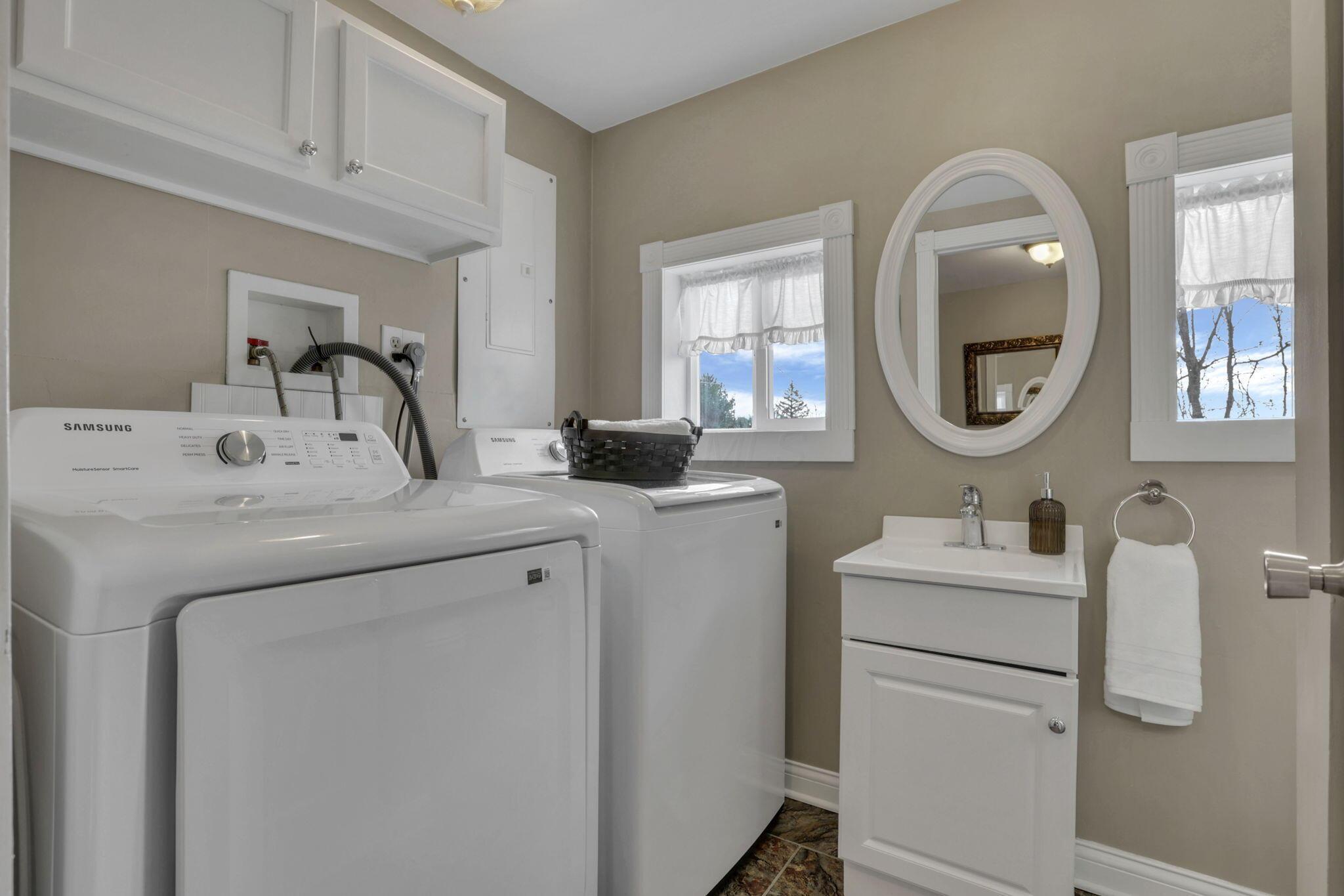 7195 Alspach Road Northwest Lancaster, OH 43130 - Photo 13 of 30 1st floor laundry