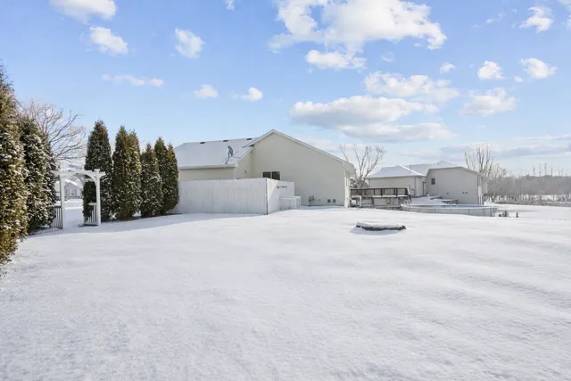 $344,900 | 945 Acacia Circle, Annandale, MN 55302