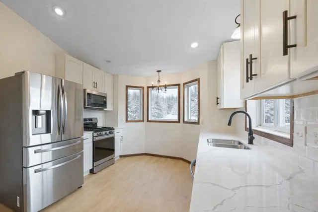 $344,900 | 945 Acacia Circle, Annandale, MN 55302