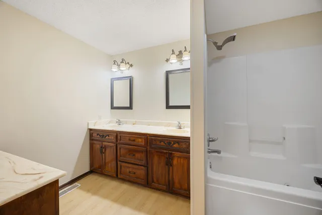 $344,900 | 945 Acacia Circle, Annandale, MN 55302