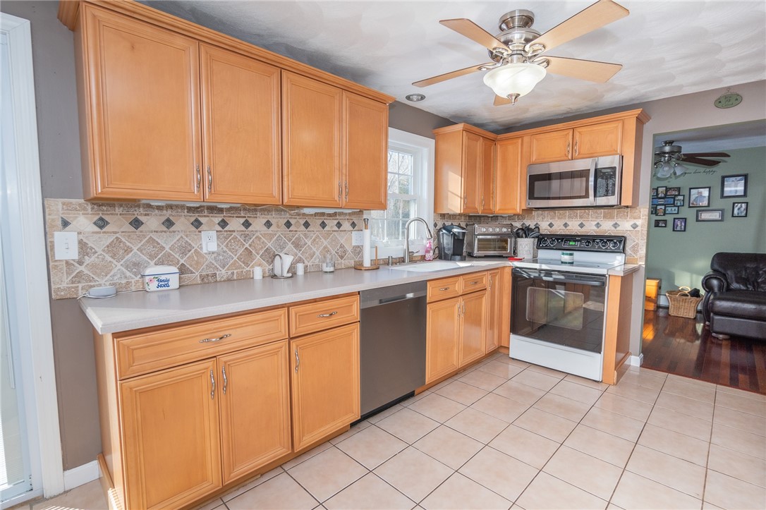 4 Country View Drive Coventry, RI 02816 - Photo 7 of 36