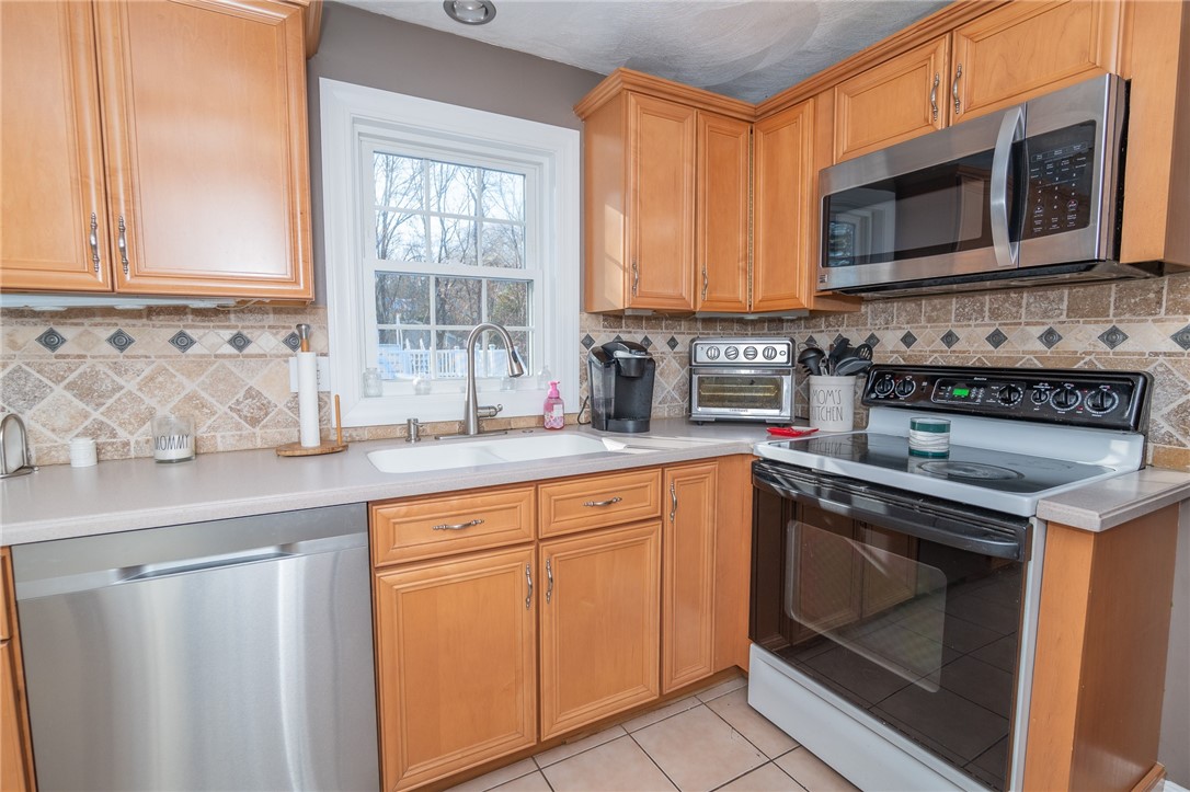 4 Country View Drive Coventry, RI 02816 - Photo 8 of 36