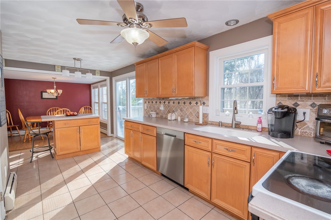 4 Country View Drive Coventry, RI 02816 - Photo 9 of 36