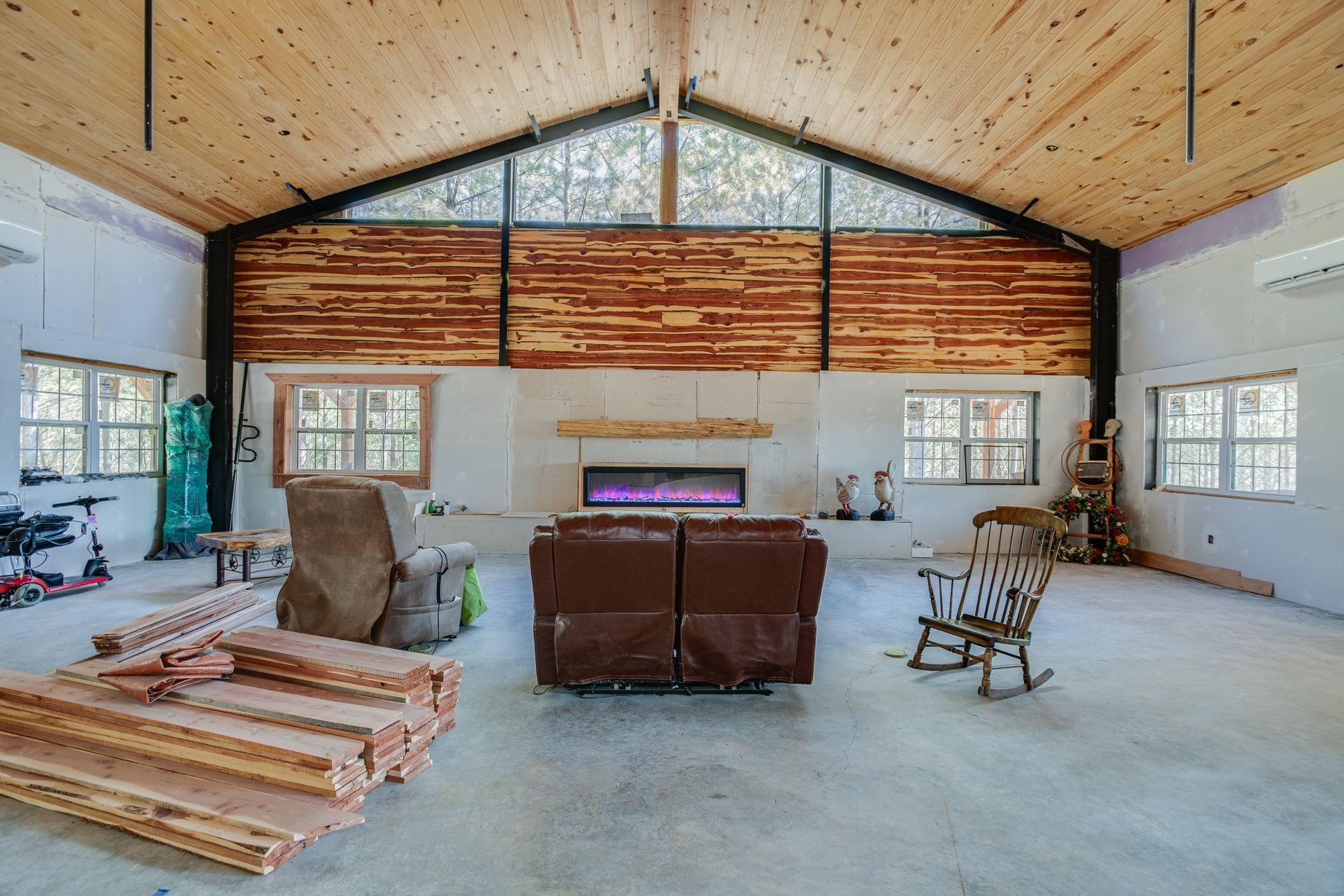 201 Summit Drive Linden, TN 37096 - Photo 16 of 31 a room with furniture and windows