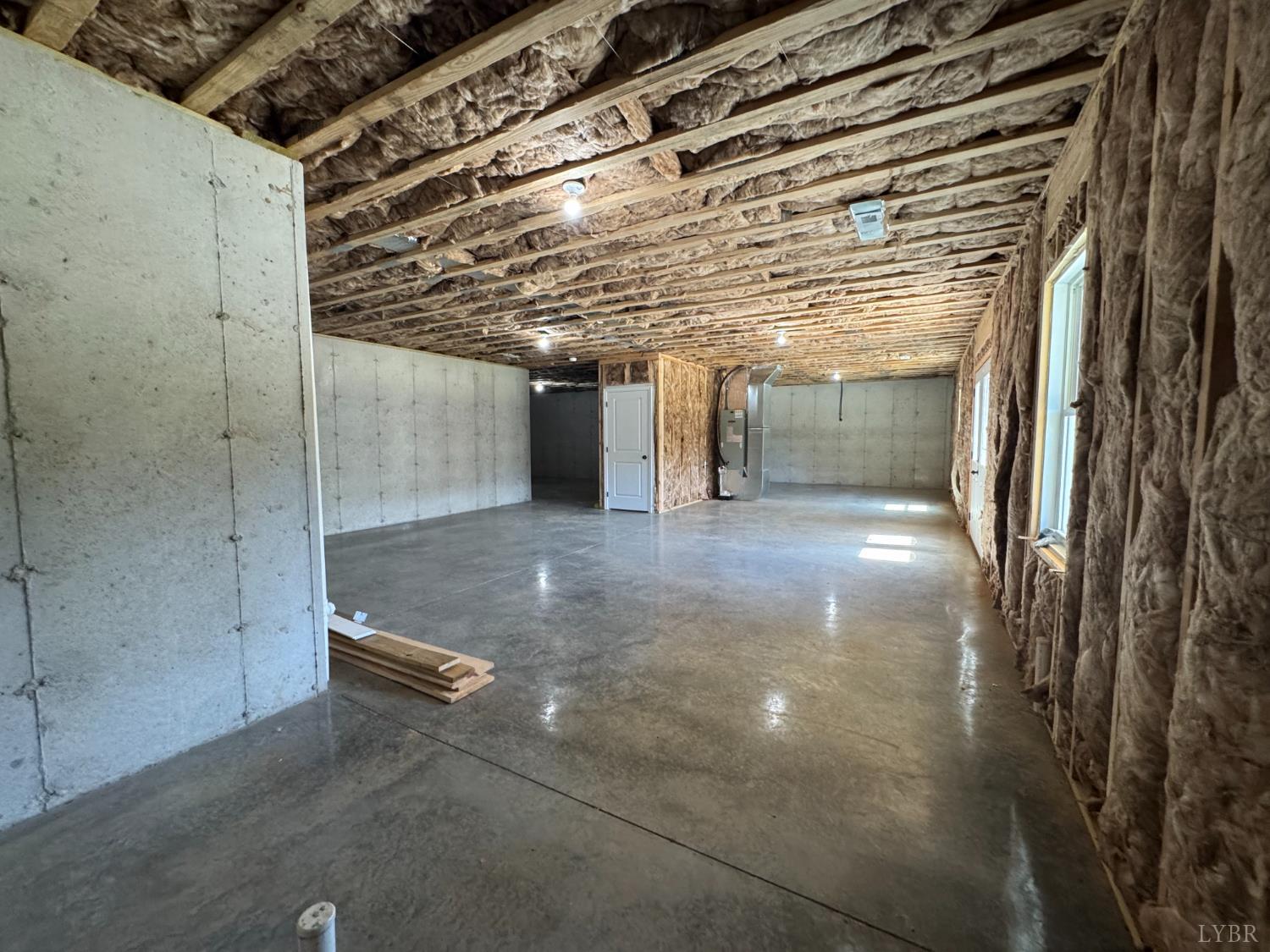 604 Stratford Road Concord, VA 24538 - Photo 22 of 28 a view of a hallway with wooden floor