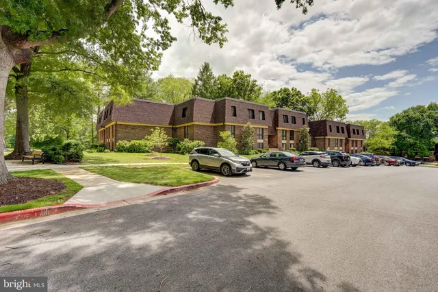 $289,000 | 5241 West Running Brook Road, Unit 302, Columbia, MD 21044