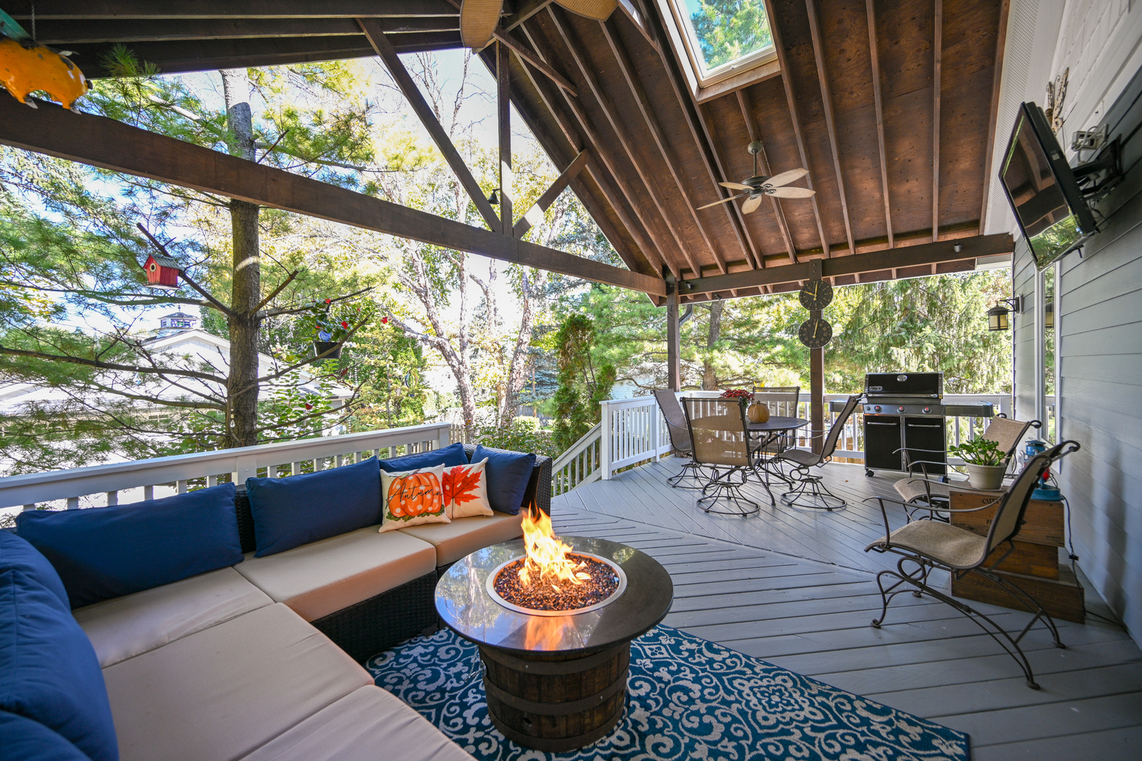 22W474 Emerson Avenue Glen Ellyn, IL 60137 - Photo 27 of 42 a living room with furniture and a potted plant