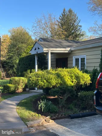 $3,940 | 9901 Blake Lane, Oakton, VA 22124