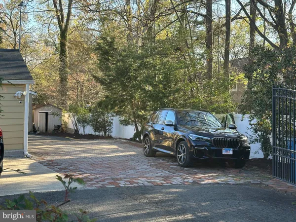 $3,940 | 9901 Blake Lane, Oakton, VA 22124