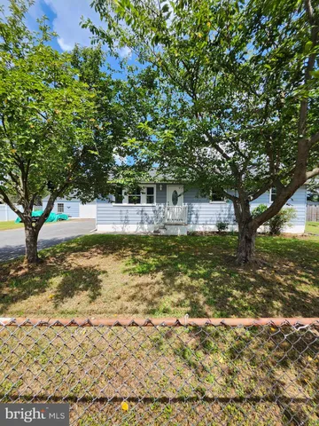 a view of a yard with an trees