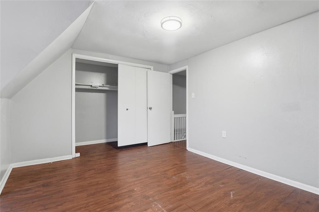 226 8th Street, Unit 224 Pittsburgh, PA 15215 - Photo 21 of 42 a view of an empty room and wooden floor