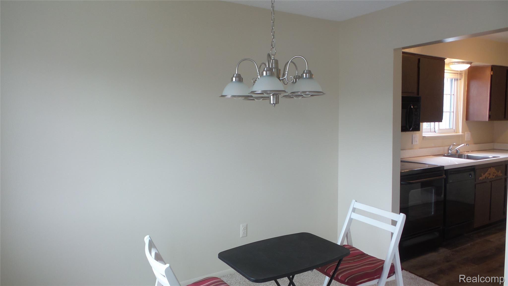 1516 Normandy Road, Unit 201 Royal Oak, MI 48073 - Photo 11 of 22 Dining Room with view of Kitchen