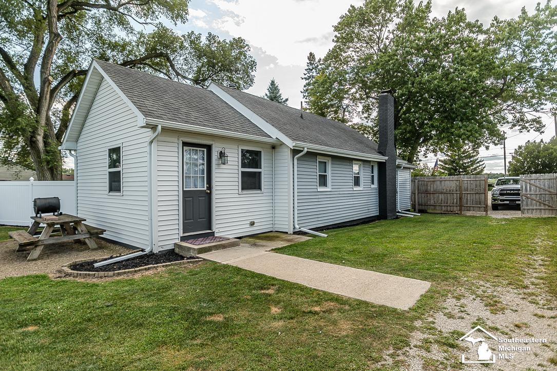 6900 Crabb Road Temperance, MI 48182 - Photo 3 of 26