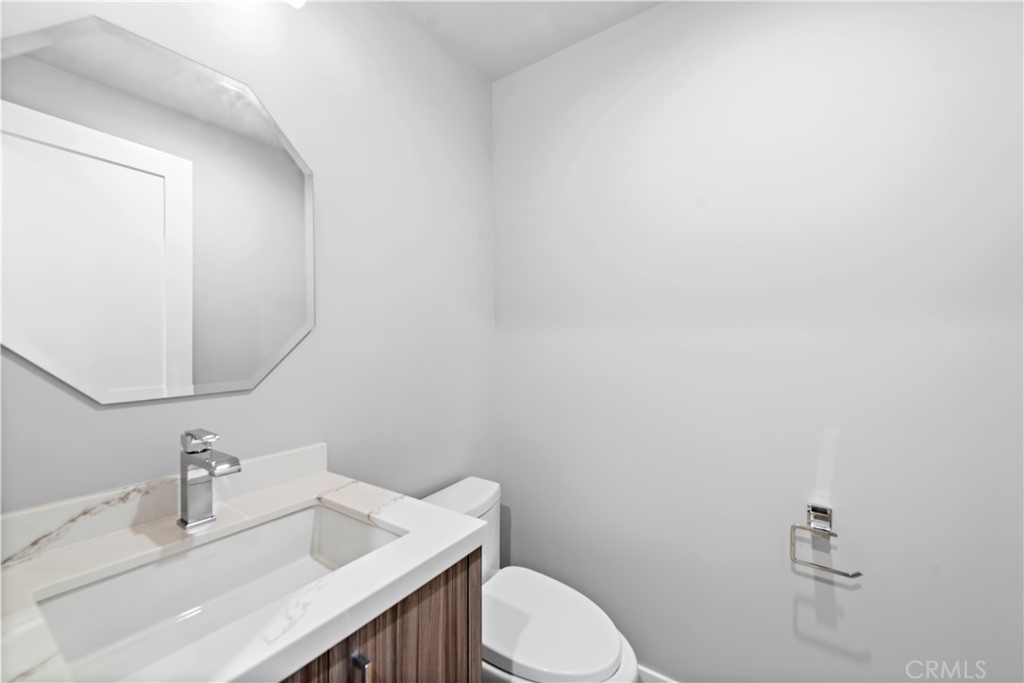 33903 Robles Drive Dana Point, CA 92629 - Photo 28 of 58 a bathroom with a sink toilet and mirror