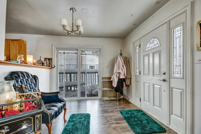 a very nice looking room with many windows