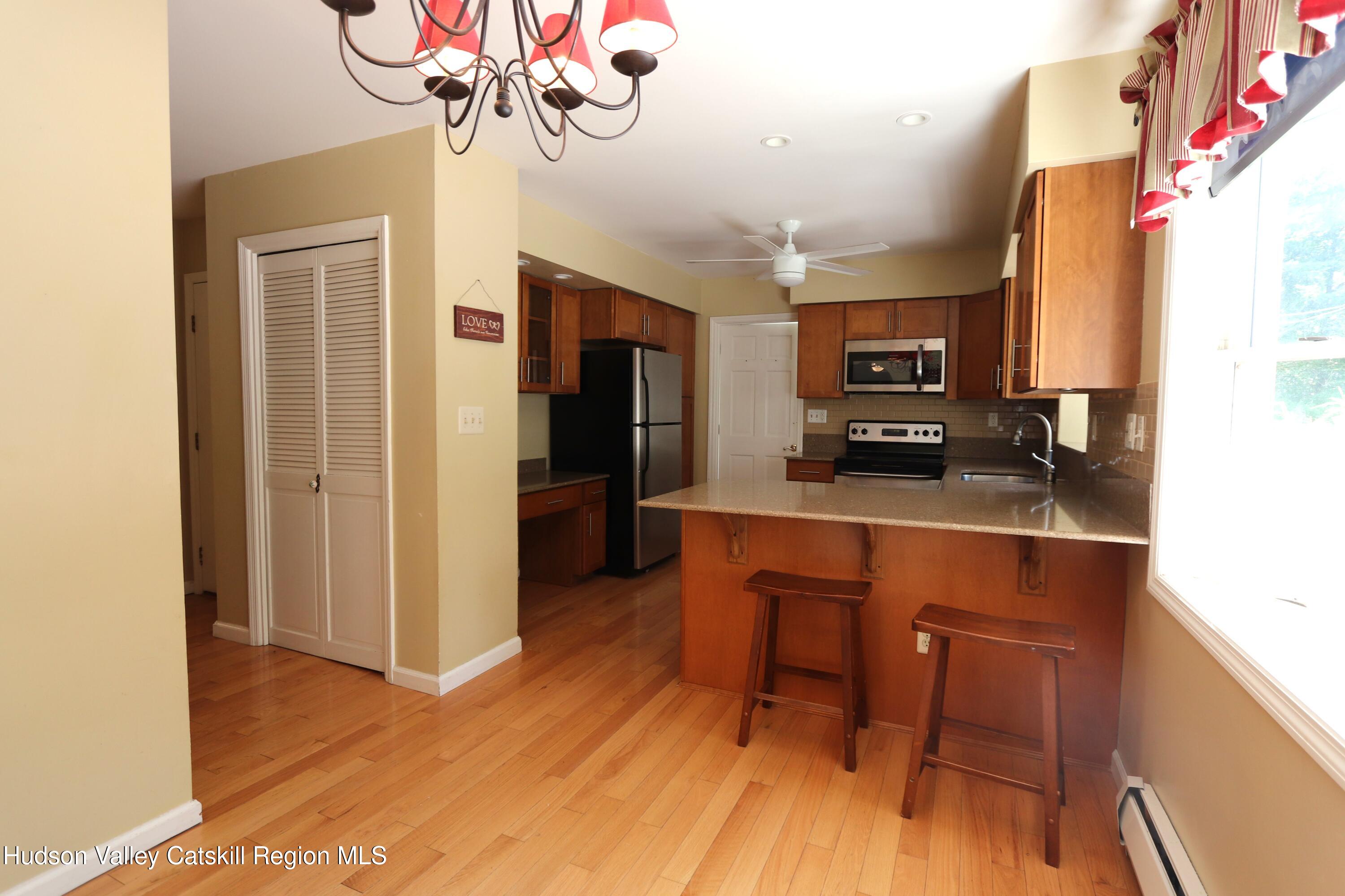 18 Ridge Road Saugerties, NY 12477 - Photo 8 of 40 Breakfast Bar