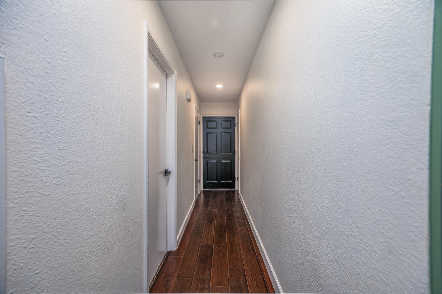 581 Lincoln Avenue, Unit B Modesto, CA 95354 - Photo 4 of 24