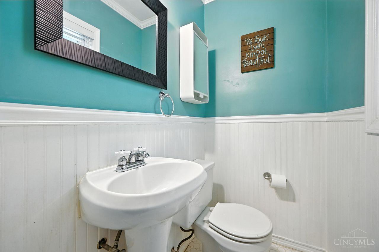 1084 Sutton Road Cincinnati, OH 45230 - Photo 16 of 33