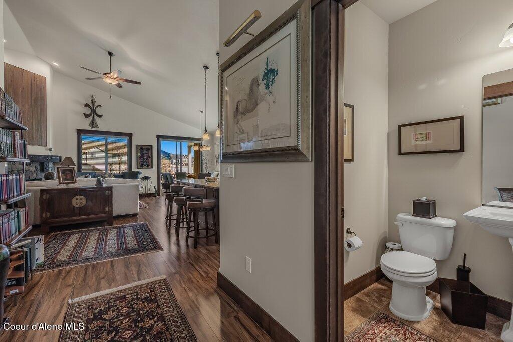 8012 North Hydrangea Street Coeur D'Alene, ID 83815 - Photo 13 of 30 Entry & Powder