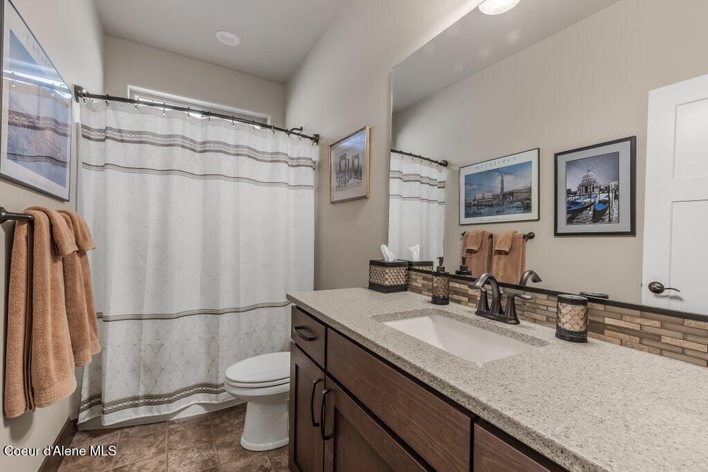 8012 North Hydrangea Street Coeur D'Alene, ID 83815 - Photo 20 of 30 Guest Bath