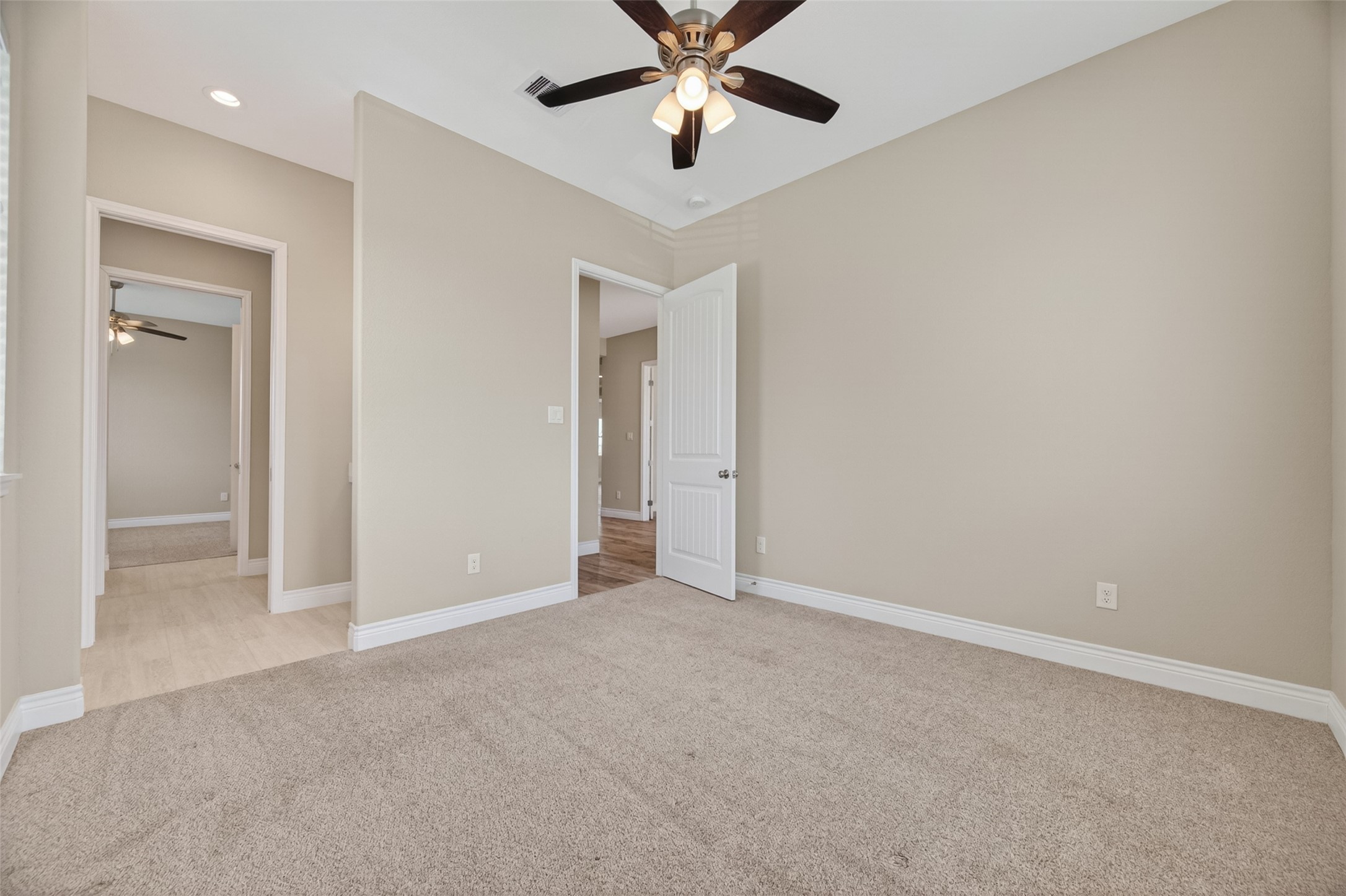 803 Lily Lane Rosharon, TX 77583 - Photo 22 of 36 Secondary Bedroom (2)