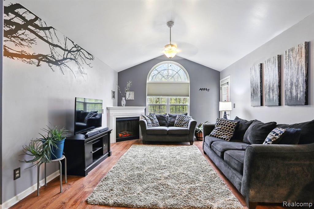 3381 Tremonte Circle, Unit 210 Rochester, MI 48306 - Photo 3 of 26