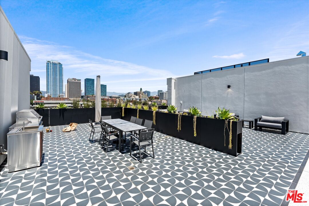 904 South New Hampshire Avenue, Unit 202 Los Angeles, CA 90006 - Photo 7 of 12