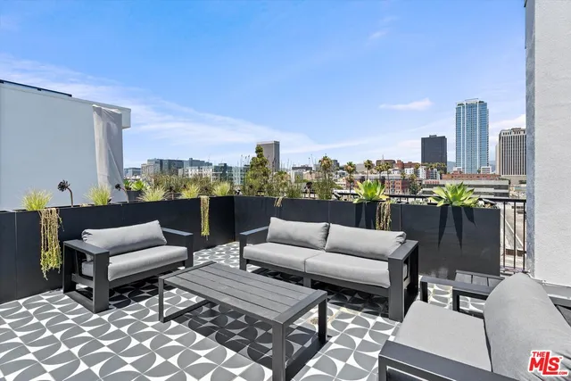 $407,400 | 904 South New Hampshire Avenue, Unit 202, Los Angeles, CA 90006