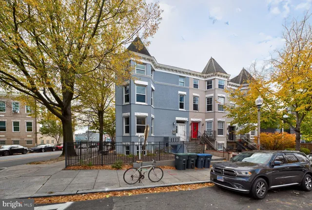 a car parked in front of a building