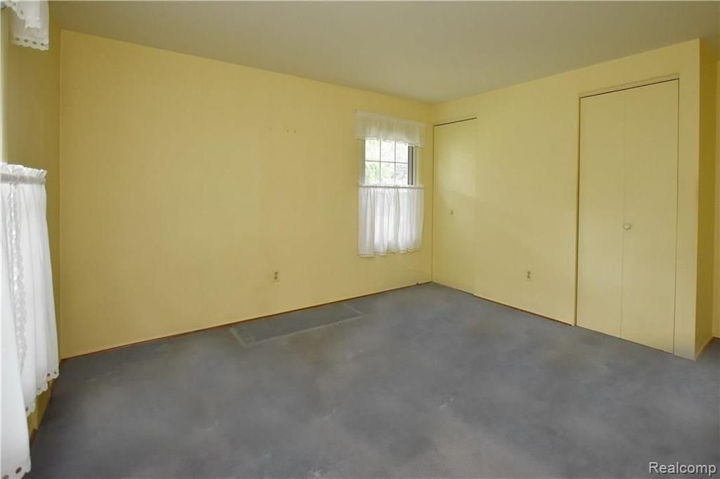 32635 Old Post Road Beverly Hills, MI 48025 - Photo 26 of 34