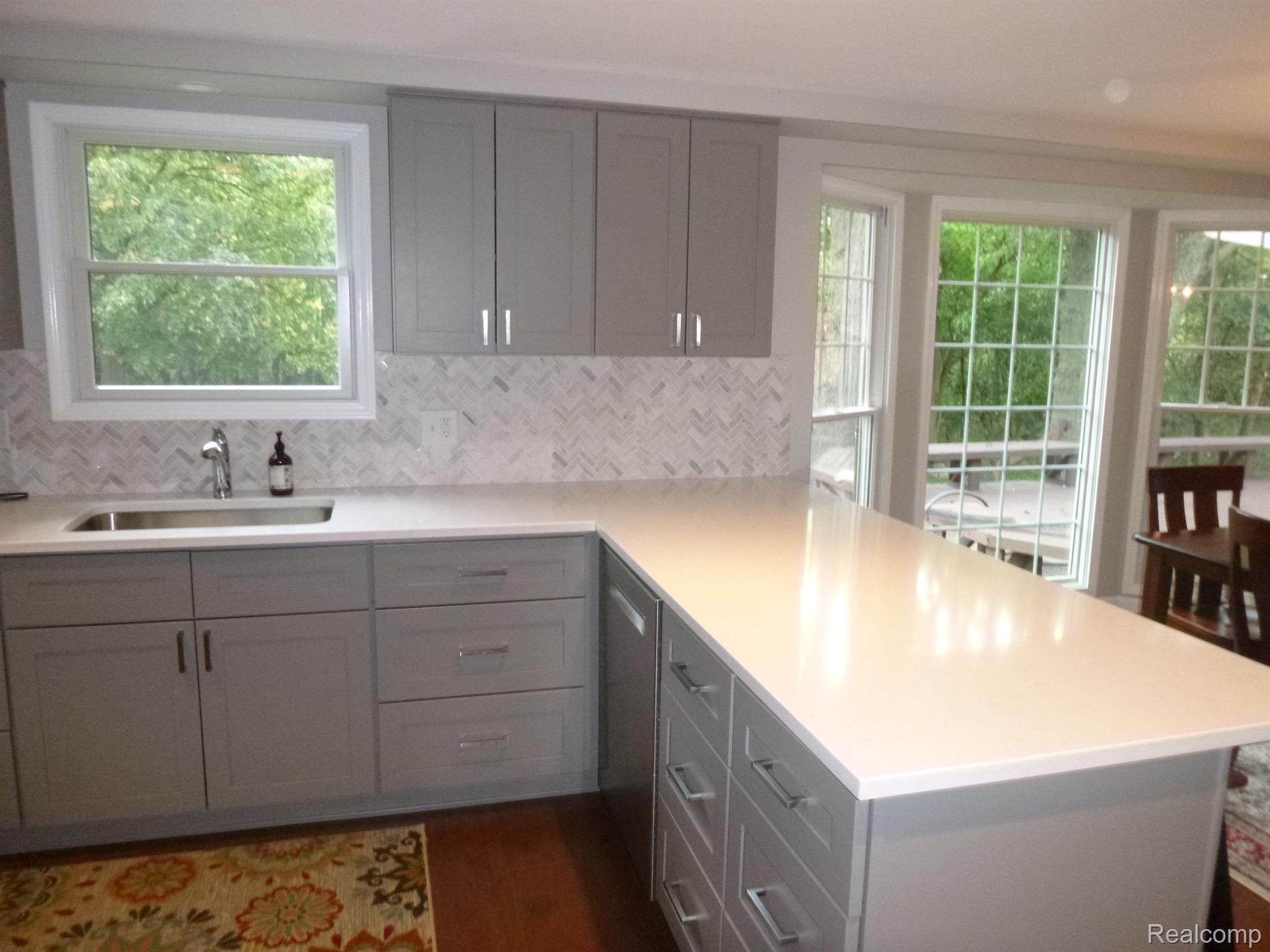 324 Shellbourne Drive Rochester, MI 48309 - Photo 17 of 31 Kitchen