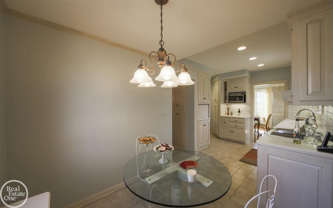 1712 Broadstone Road Grosse Pointe, MI 48236 - Photo 11 of 34 Eat in Kitchen