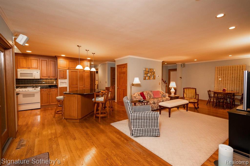577 Thorntree Road Grosse Pointe Woods, MI 48236 - Photo 10 of 40
