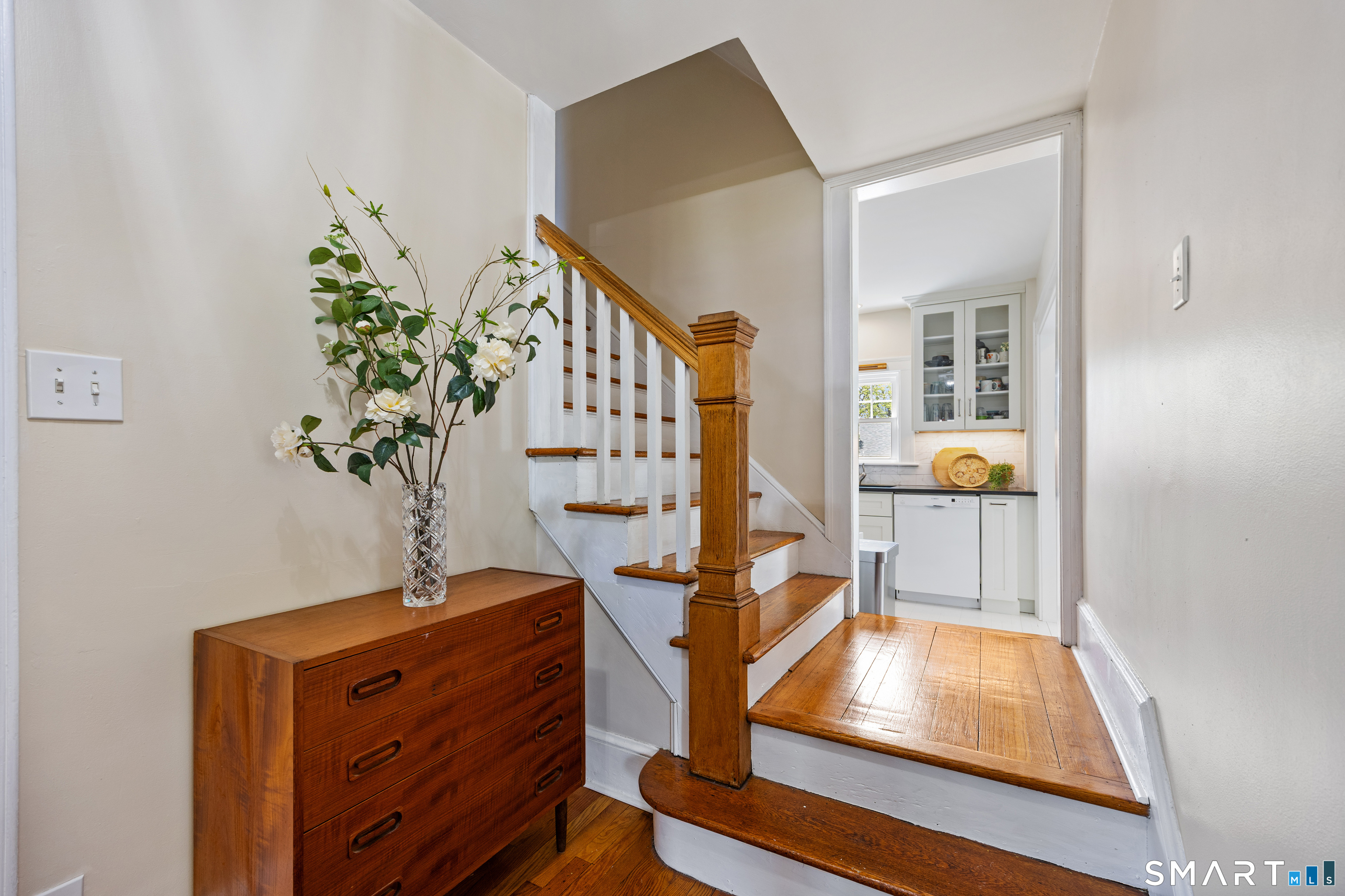 34 Clintonville Road North Haven, CT 06473 - Photo 20 of 40 1st Floor Stairwell Foyer