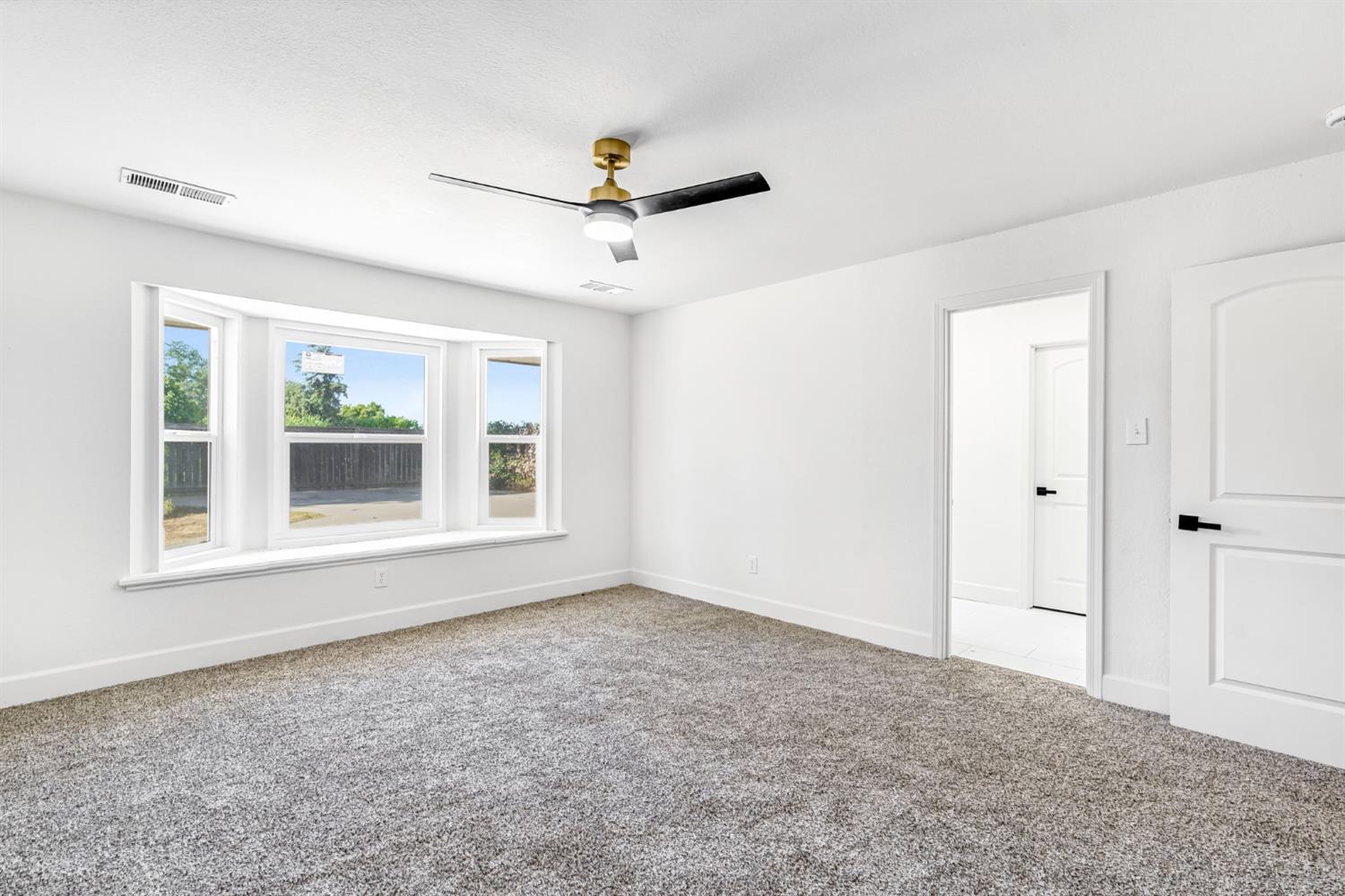 146 Sierra Avenue Clovis, CA 93612 - Photo 25 of 45 a view of an empty room with a window