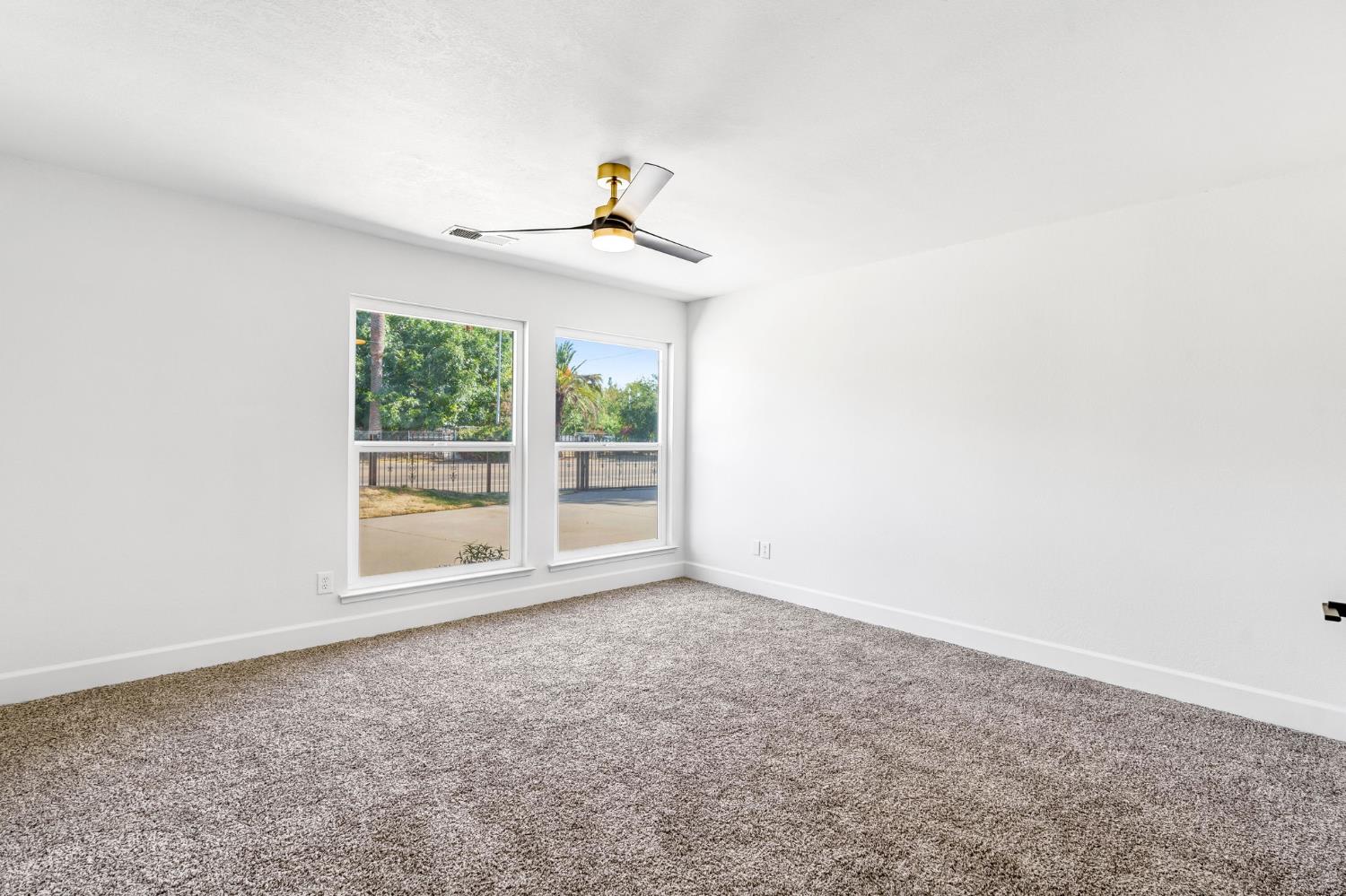 146 Sierra Avenue Clovis, CA 93612 - Photo 29 of 45 an empty room with a window