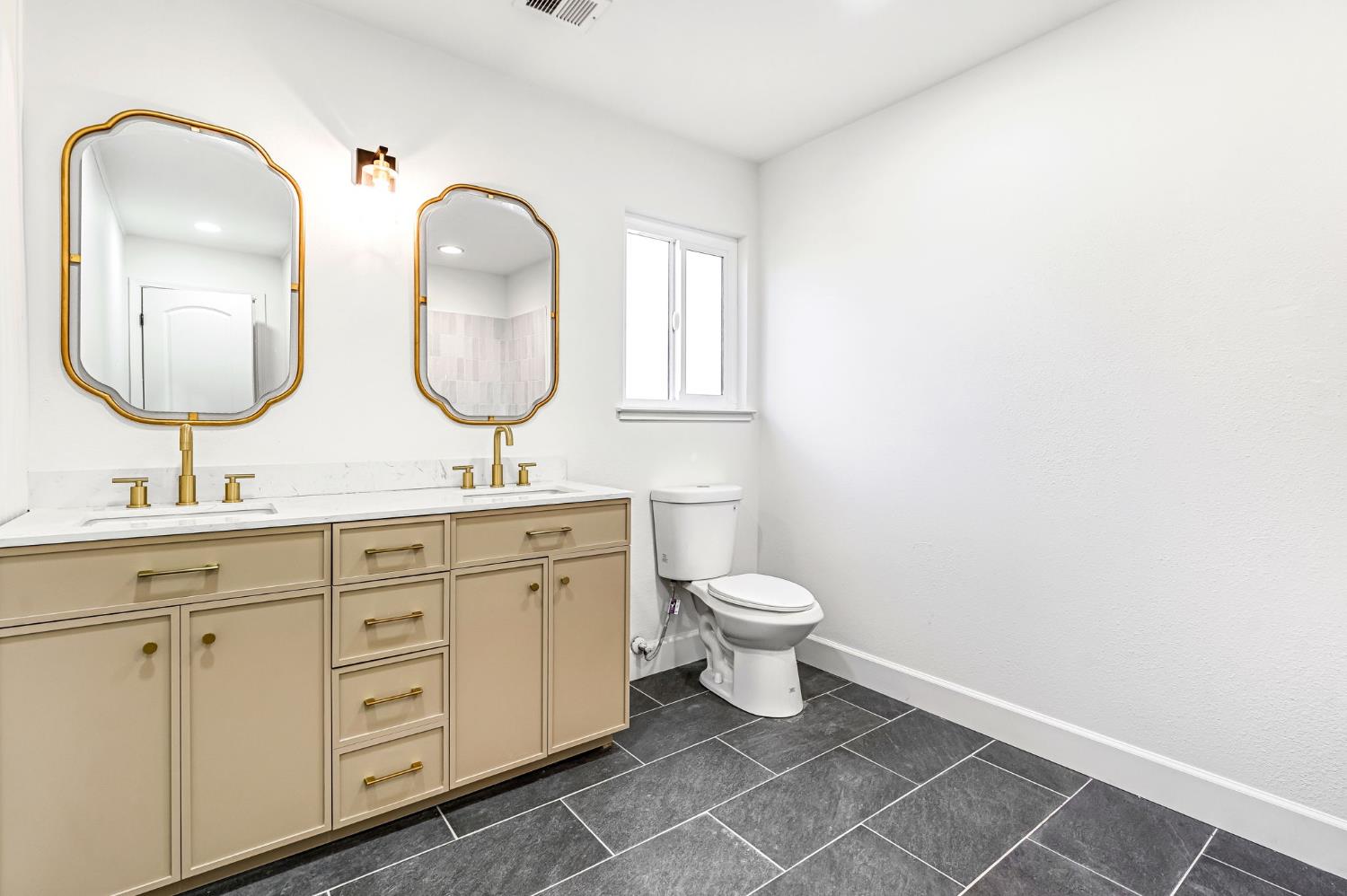146 Sierra Avenue Clovis, CA 93612 - Photo 33 of 45 a bathroom with a double vanity sink and a mirror