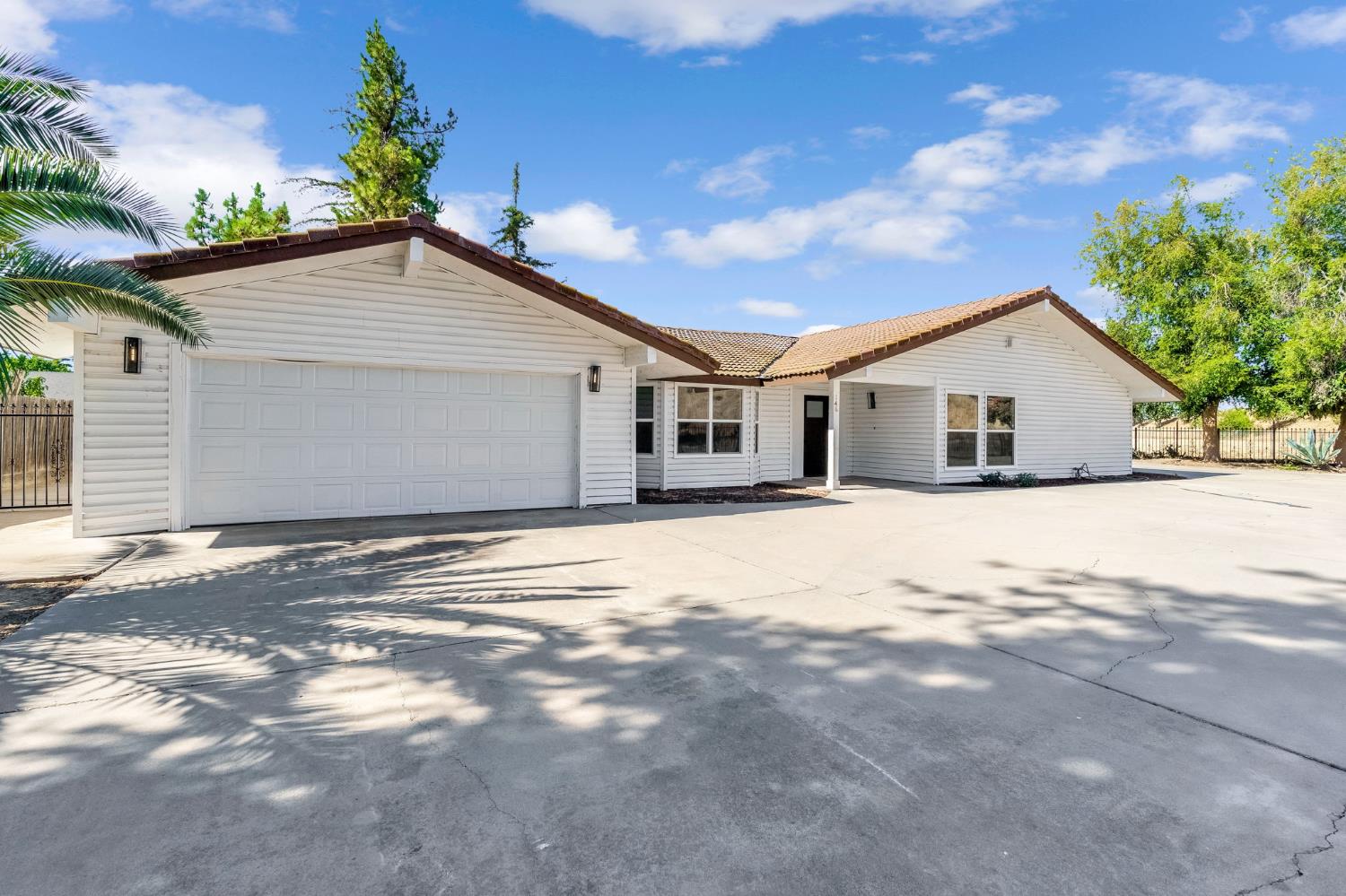146 Sierra Avenue Clovis, CA 93612 - Photo 44 of 45 a front view of a house with a outdoor space