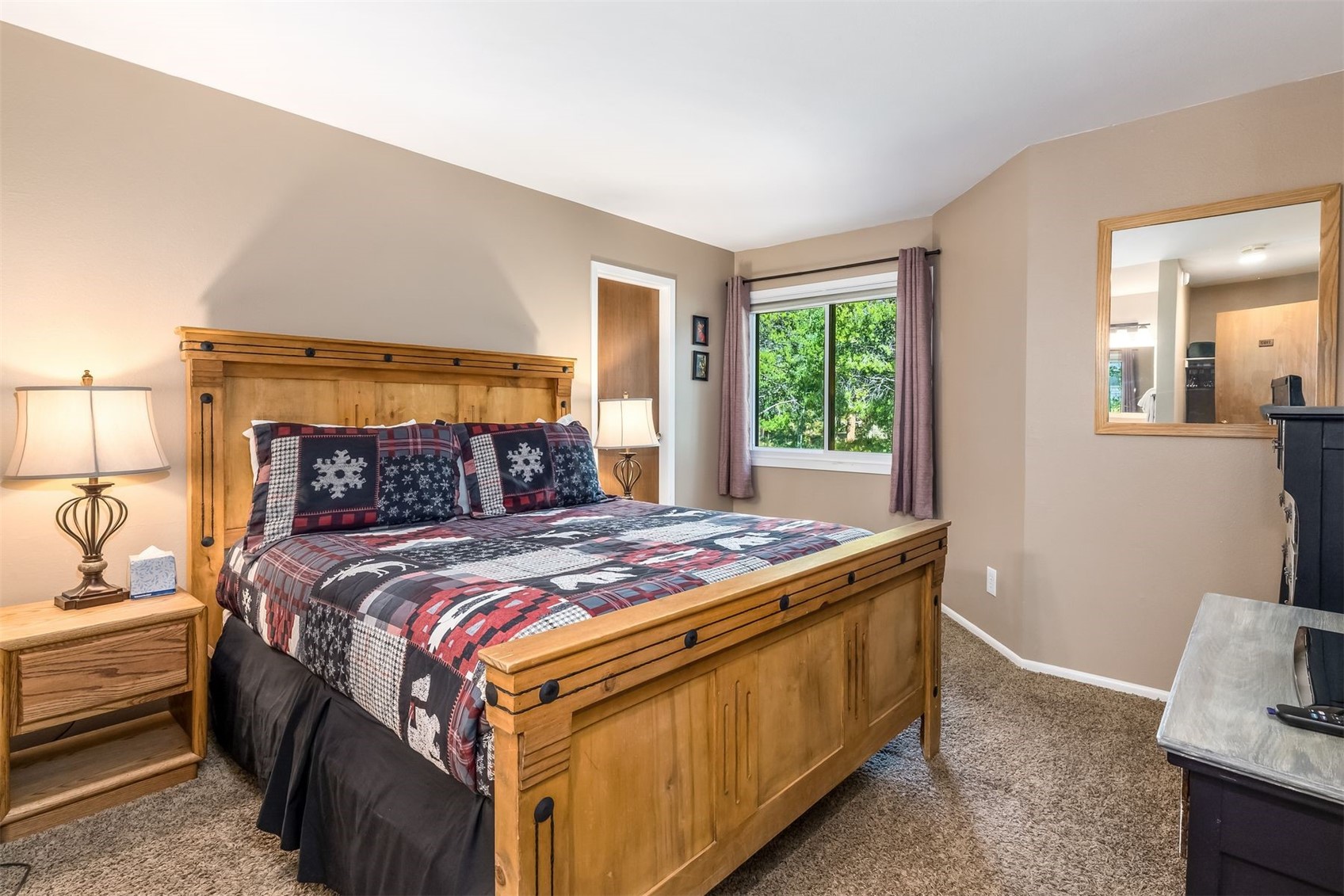 1977 Soda Ridge Road, Unit 1194 Keystone, CO 80435 - Photo 18 of 44 a bedroom with a bed and a window