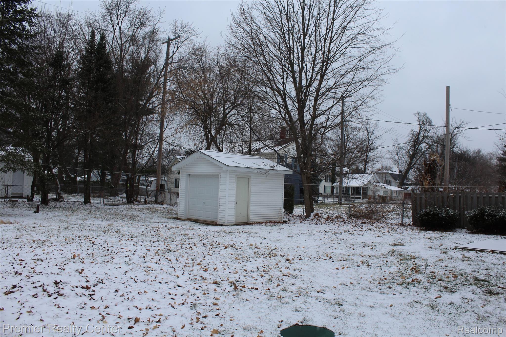 155 St John Road Highland, MI 48357 - Photo 4 of 18 IMG_6847.JPG