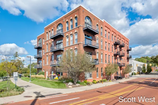 $360,000 | 801 Monroe Avenue Northwest, Unit 402, Grand Rapids, MI 49503