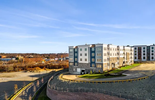 $899,999 | 6 Stratton Drive, Unit 307, Woburn, MA 01801