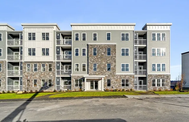 $899,999 | 6 Stratton Drive, Unit 307, Woburn, MA 01801
