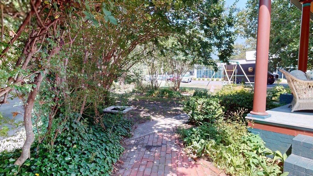 58 Market Street Onancock, VA 23417 - Photo 36 of 42 Side garden area
