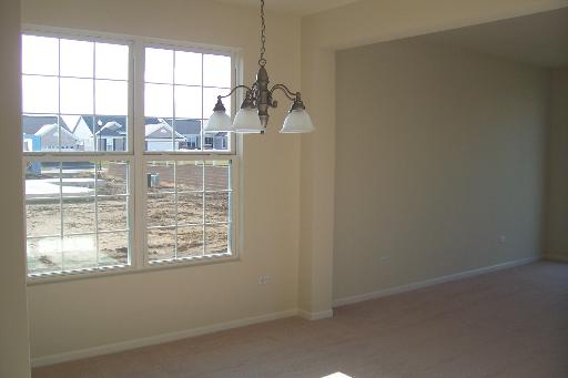 840 Voyage Way Elgin, IL 60124 - Photo 4 of 16