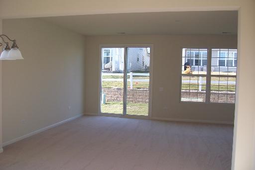 840 Voyage Way Elgin, IL 60124 - Photo 5 of 16